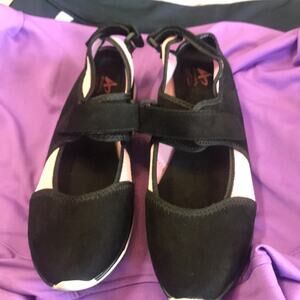 Athletech women’s 10 black and pink memo tech sneaker shoes